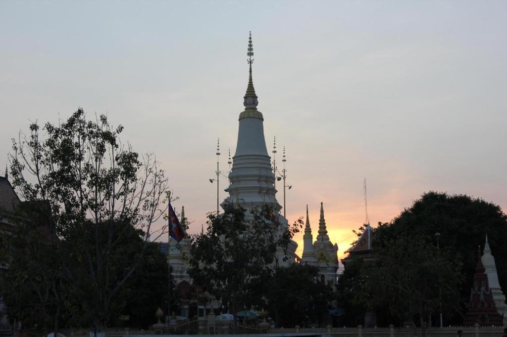 Jun Yue Hotel Phnom Penh Bagian luar foto