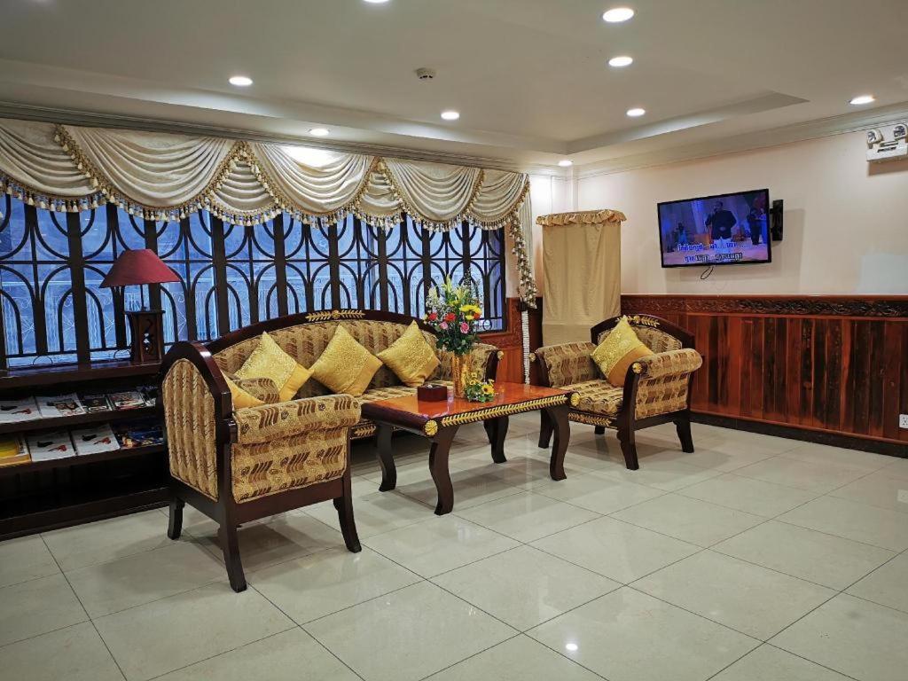 Jun Yue Hotel Phnom Penh Bagian luar foto