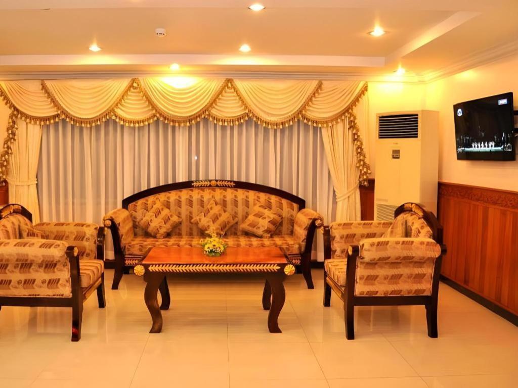 Jun Yue Hotel Phnom Penh Bagian luar foto