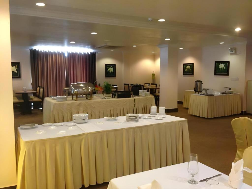 Jun Yue Hotel Phnom Penh Bagian luar foto