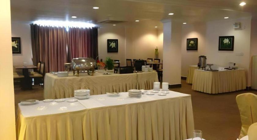 Jun Yue Hotel Phnom Penh Bagian luar foto